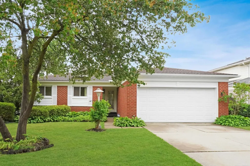 33726 Dyar Court Sterling Heights City MI 48310