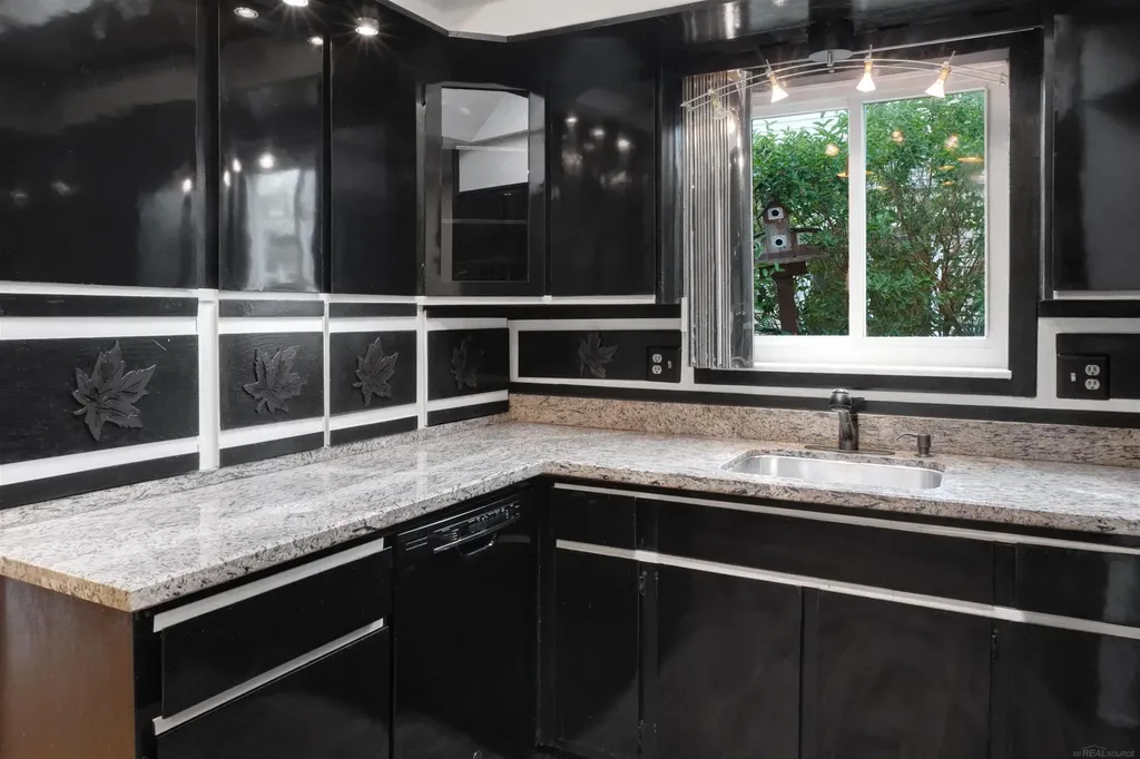 33726 Dyar Court Sterling Heights City MI 48310
