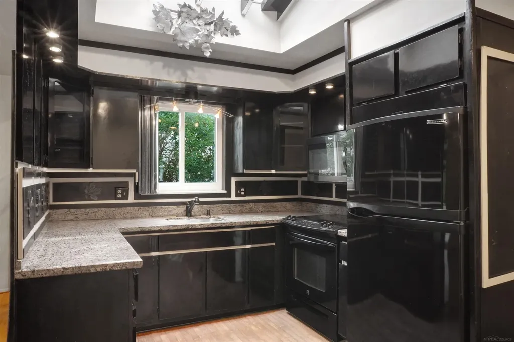 33726 Dyar Court Sterling Heights City MI 48310