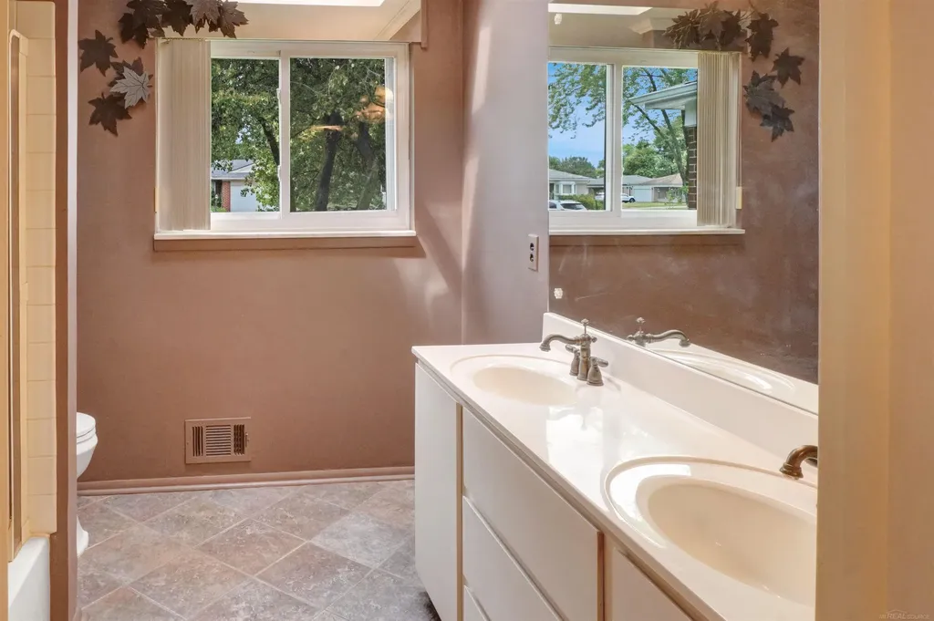 33726 Dyar Court Sterling Heights City MI 48310