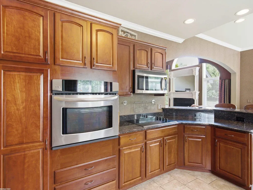 30161 Trailwood Drive Warren City MI 48092