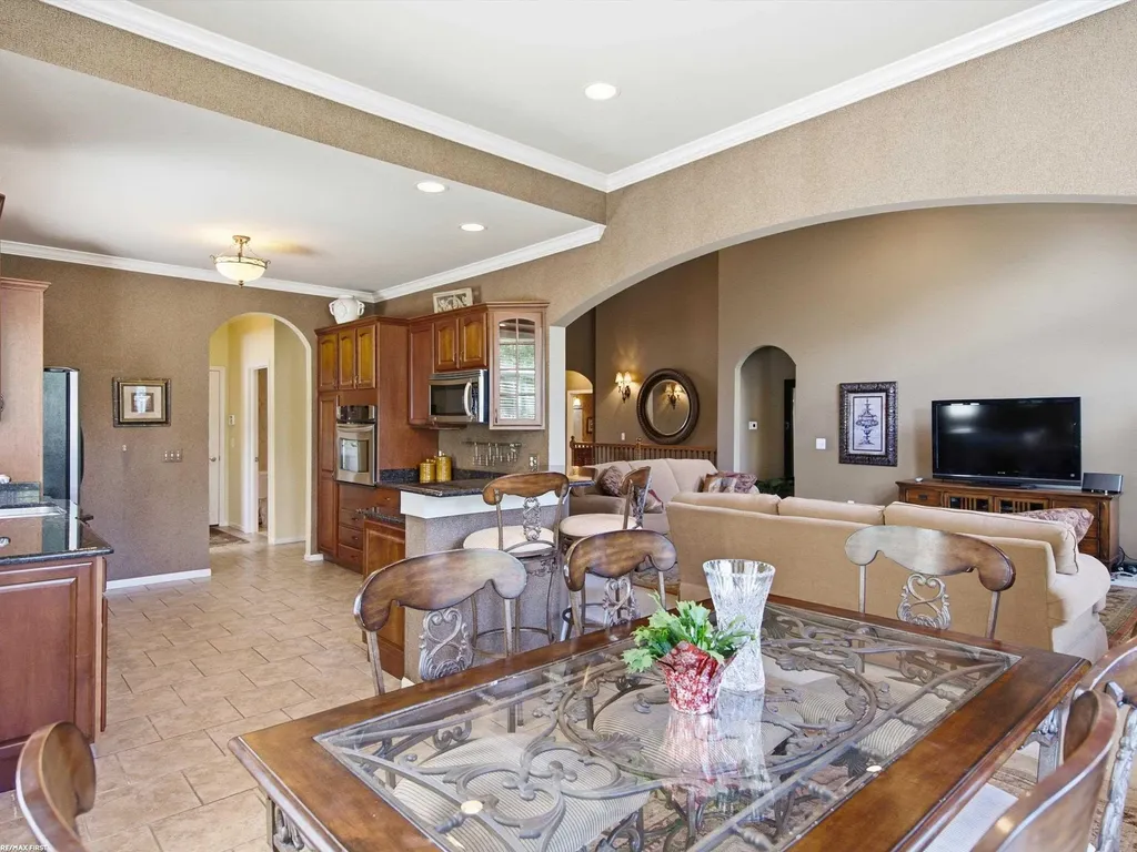 30161 Trailwood Drive Warren City MI 48092