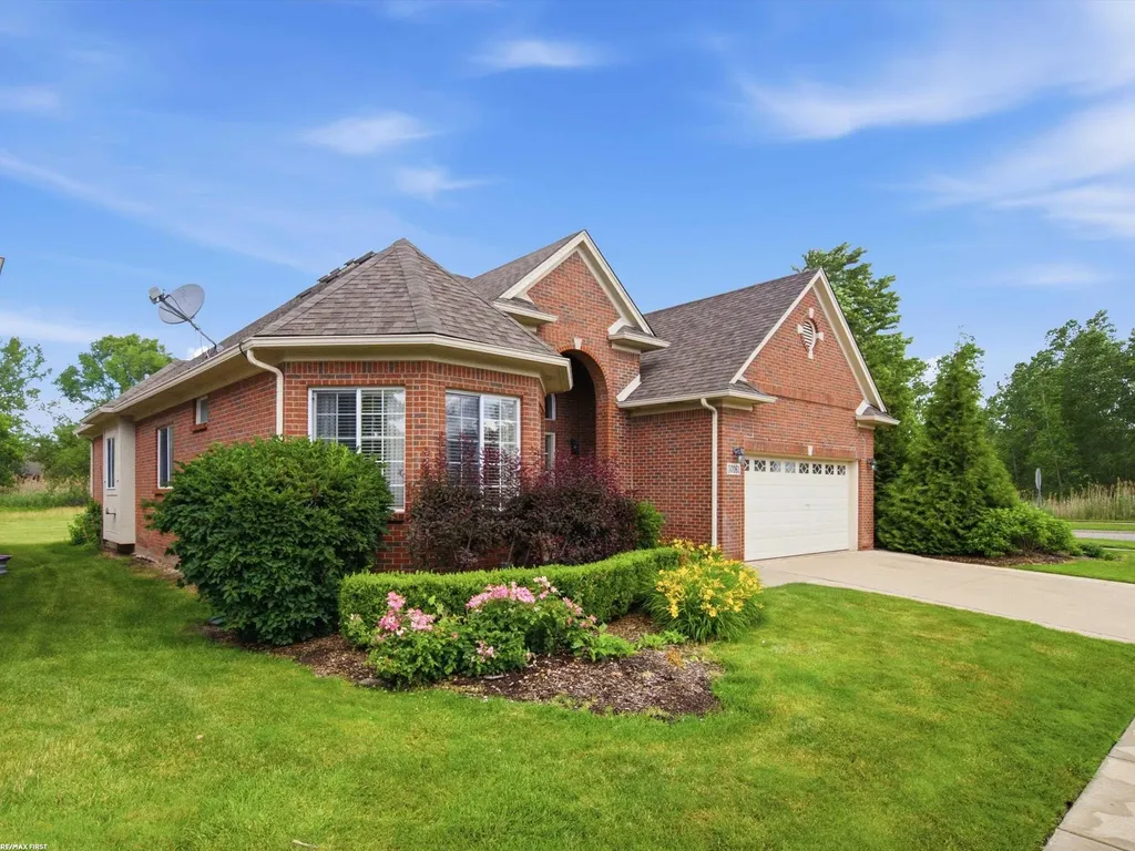 30161 Trailwood Drive Warren City MI 48092