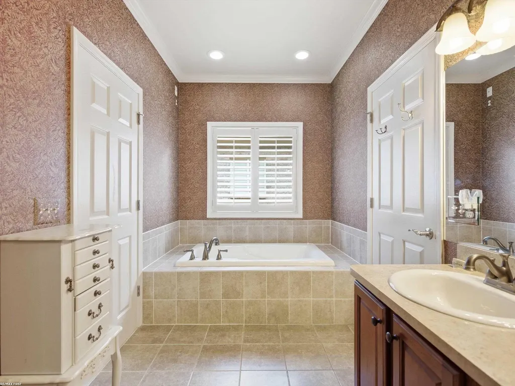 30161 Trailwood Drive Warren City MI 48092