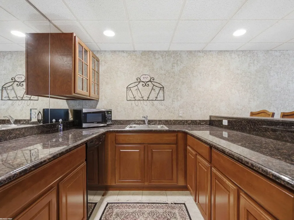 30161 Trailwood Drive Warren City MI 48092