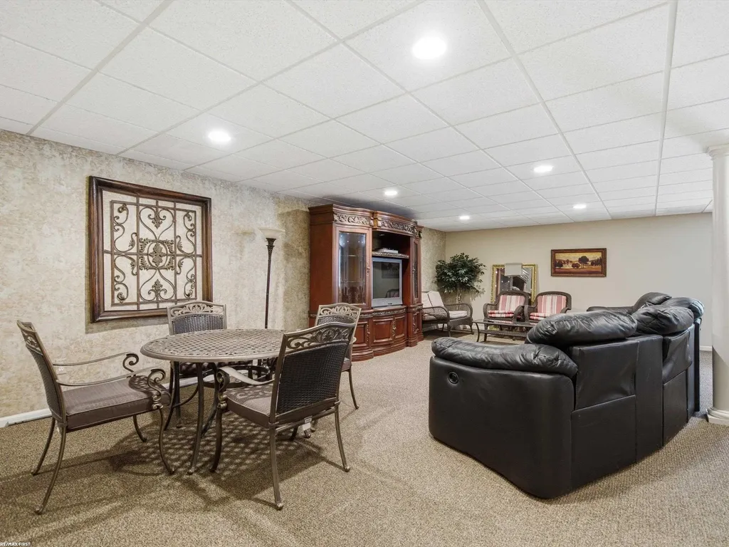 30161 Trailwood Drive Warren City MI 48092