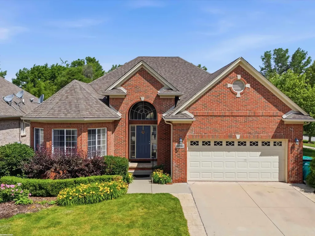 30161 Trailwood Drive Warren City MI 48092