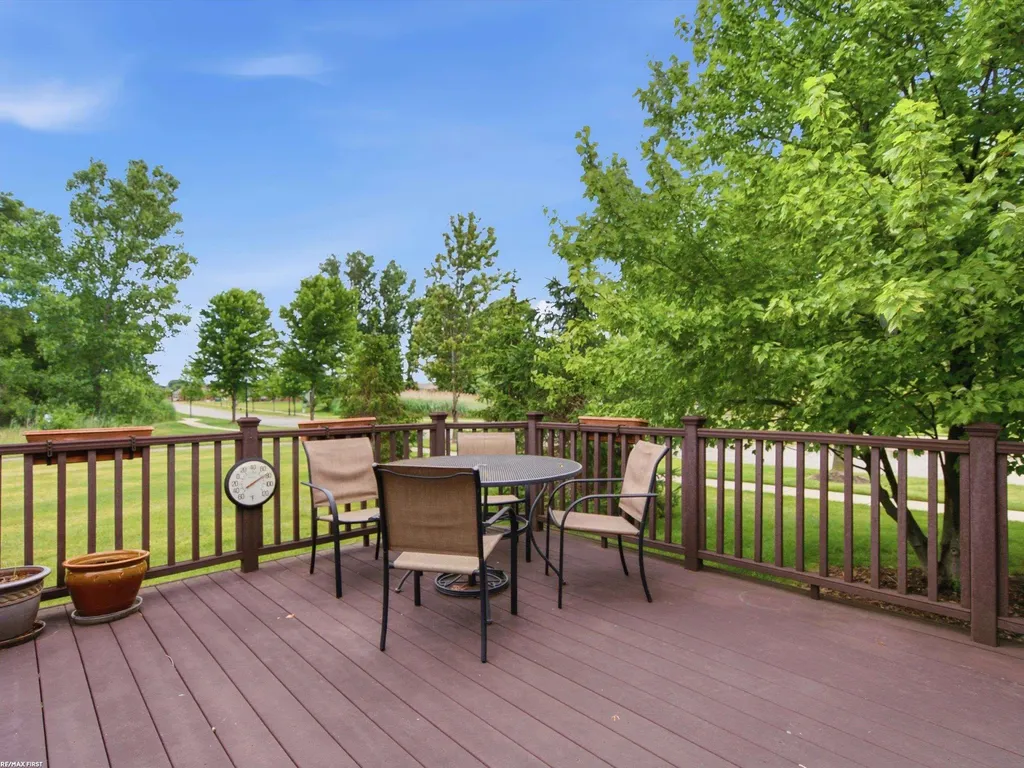 30161 Trailwood Drive Warren City MI 48092