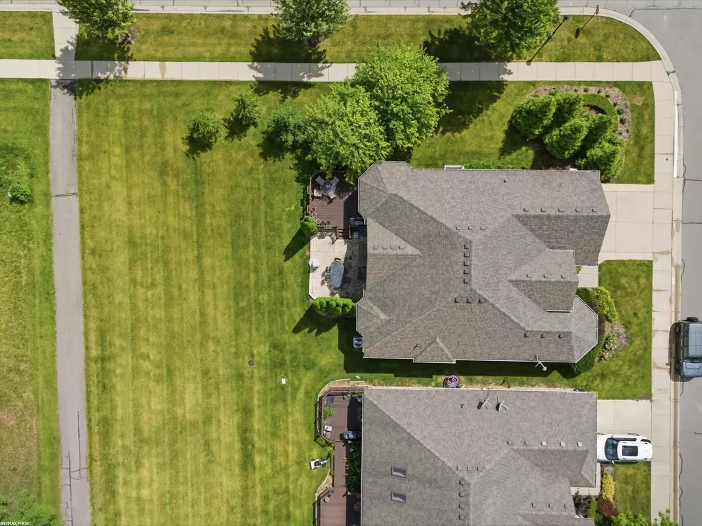 30161 Trailwood Drive Warren City MI 48092
