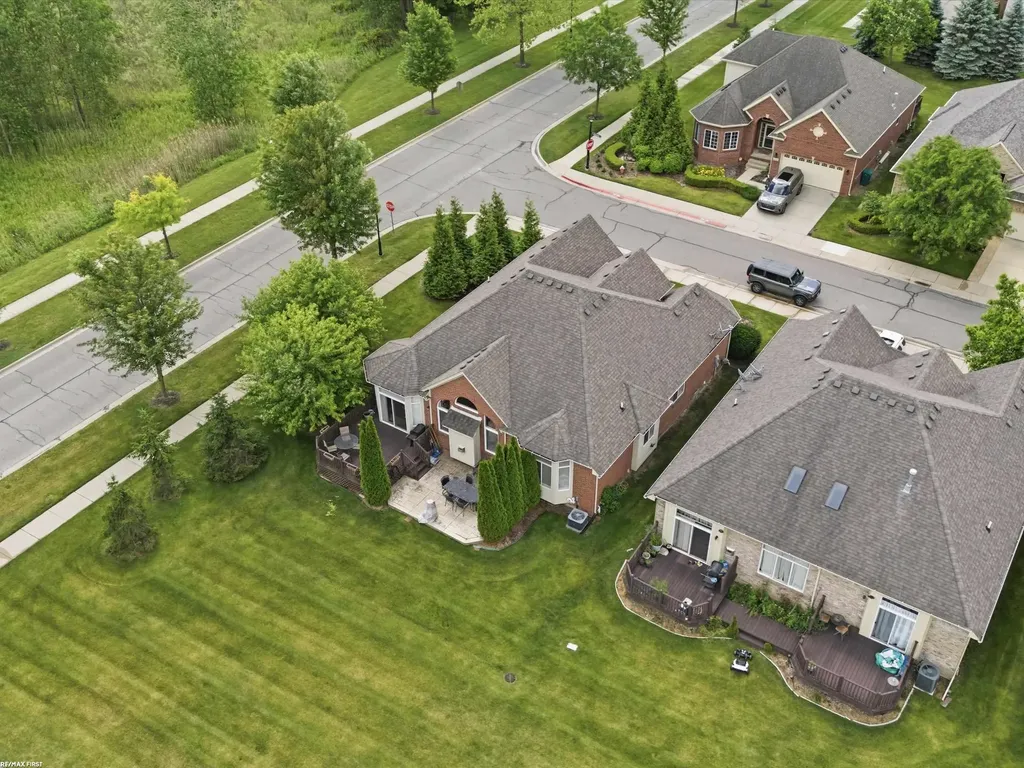 30161 Trailwood Drive Warren City MI 48092