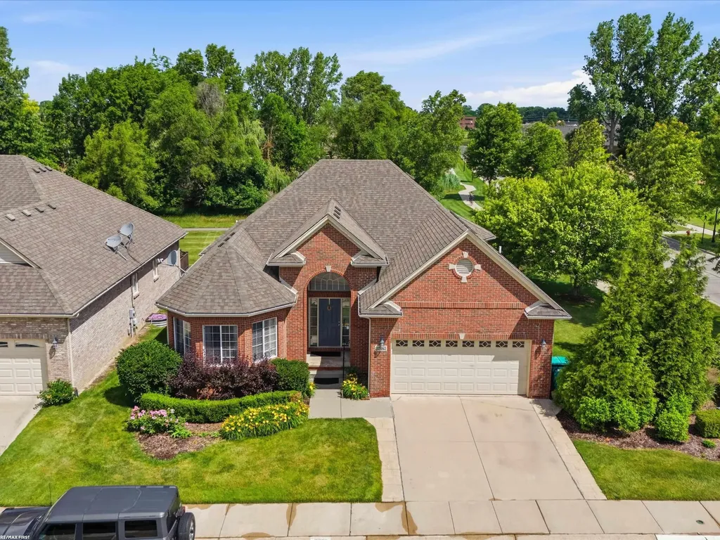 30161 Trailwood Drive Warren City MI 48092