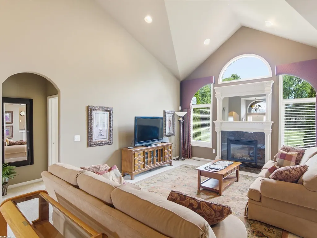 30161 Trailwood Drive Warren City MI 48092