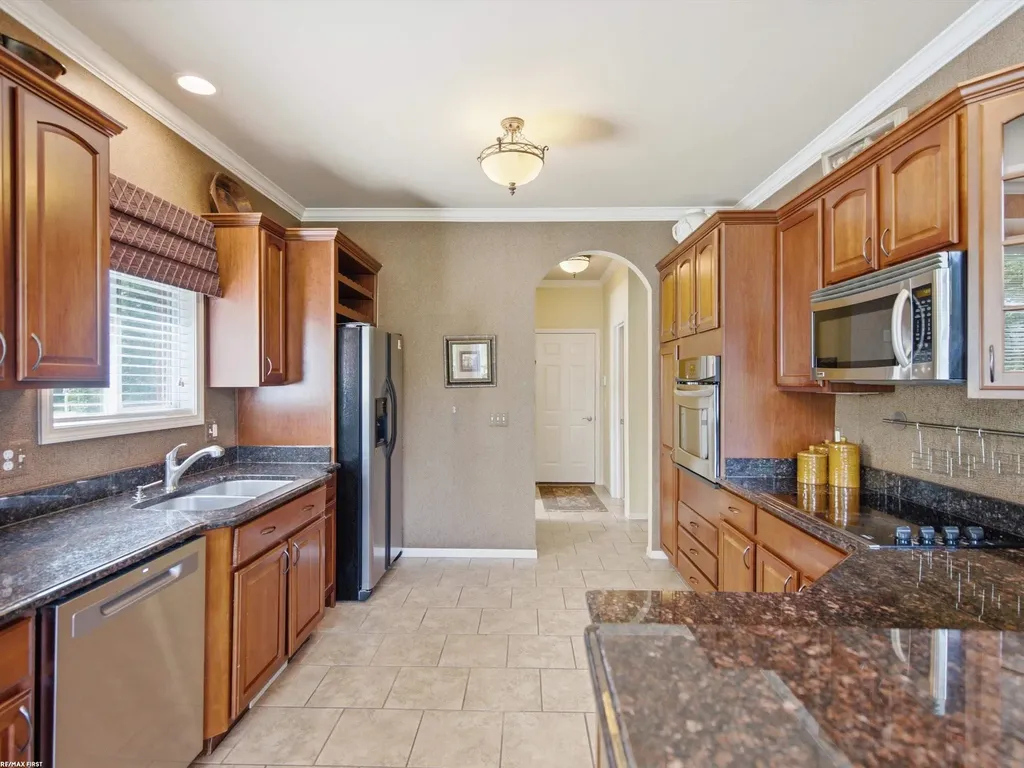 30161 Trailwood Drive Warren City MI 48092