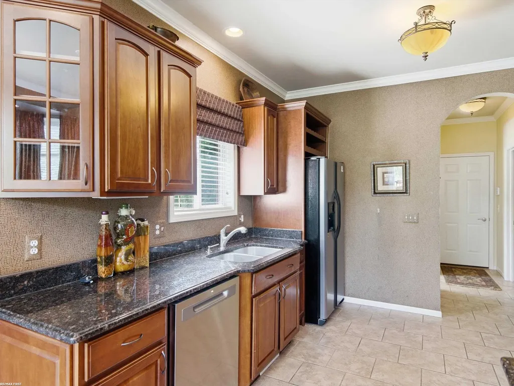 30161 Trailwood Drive Warren City MI 48092
