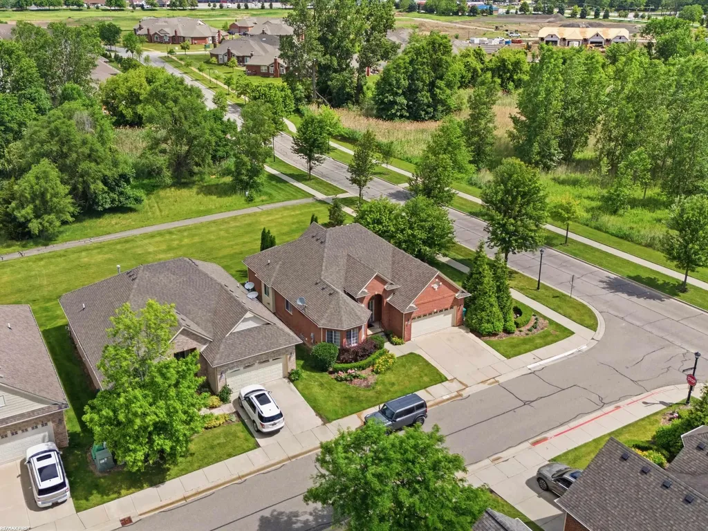 30161 Trailwood Drive Warren City MI 48092