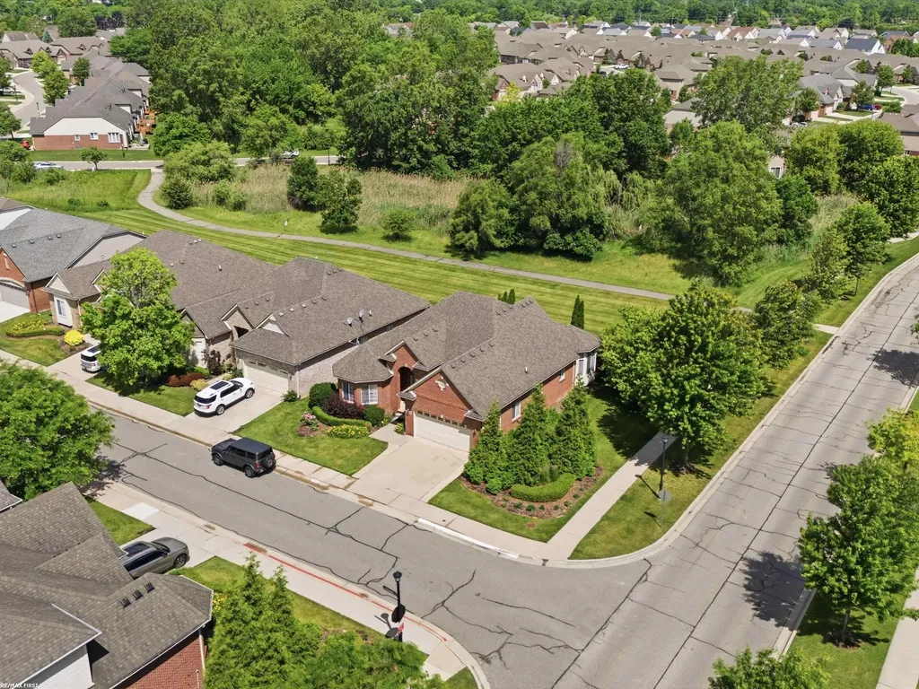 30161 Trailwood Drive Warren City MI 48092
