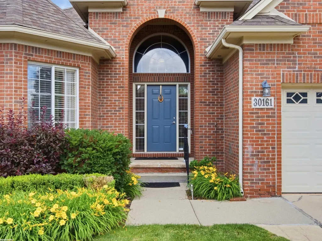 30161 Trailwood Drive Warren City MI 48092