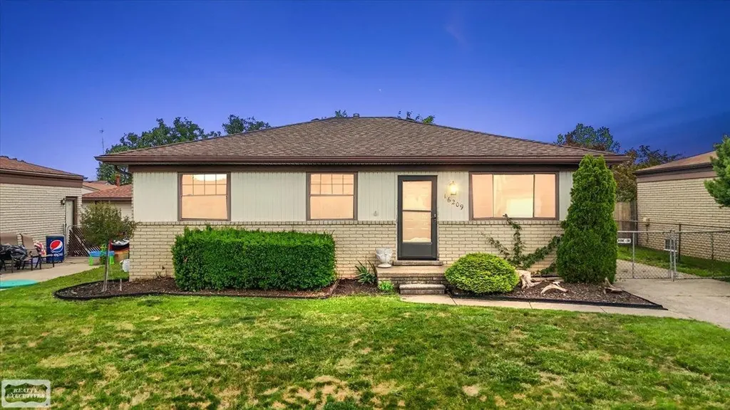 16209 Secretariat Street Roseville City MI 48066