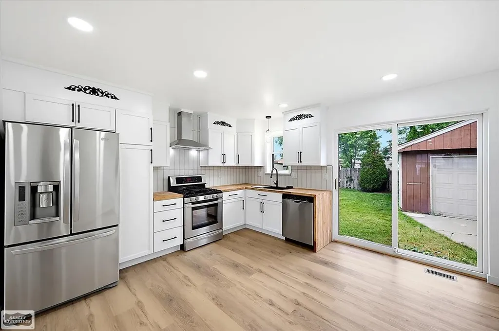 16209 Secretariat Street Roseville City MI 48066