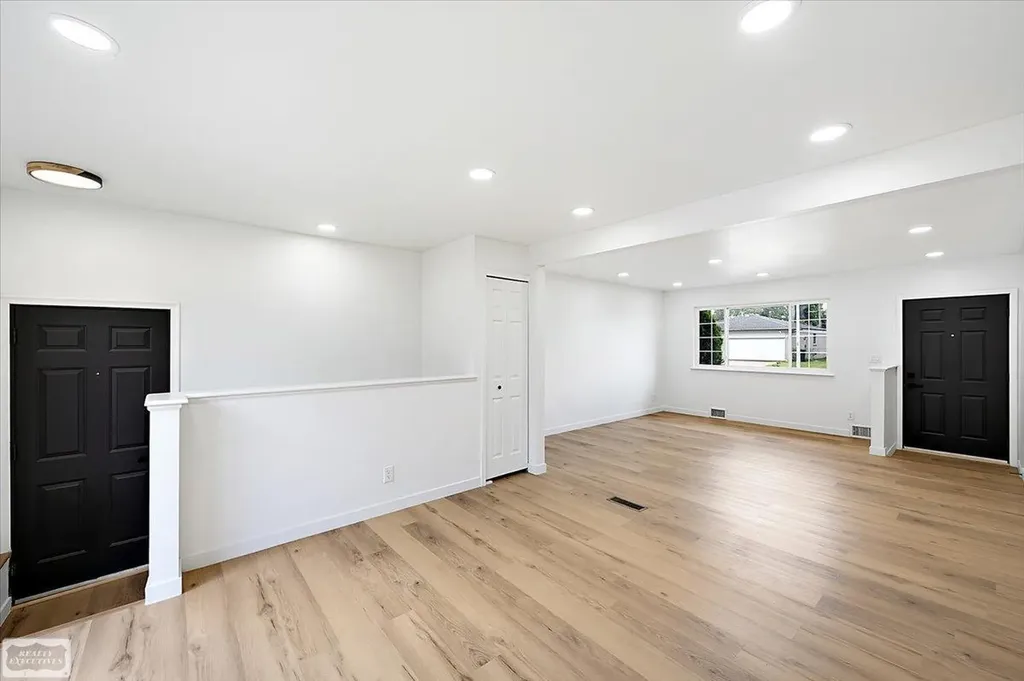 16209 Secretariat Street Roseville City MI 48066