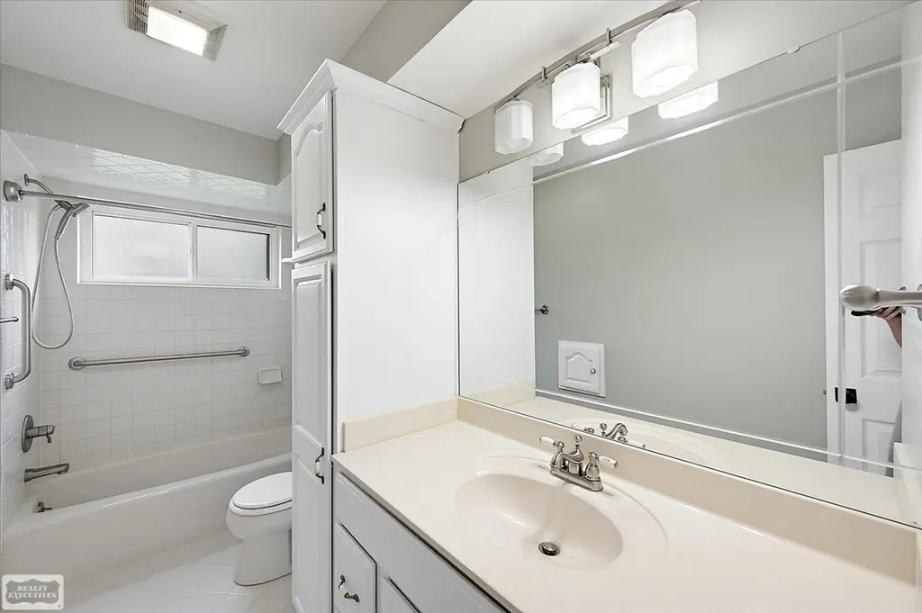 16209 Secretariat Street Roseville City MI 48066