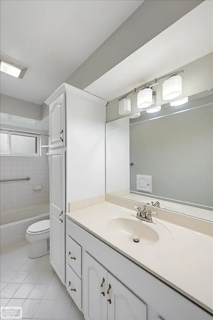 16209 Secretariat Street Roseville City MI 48066
