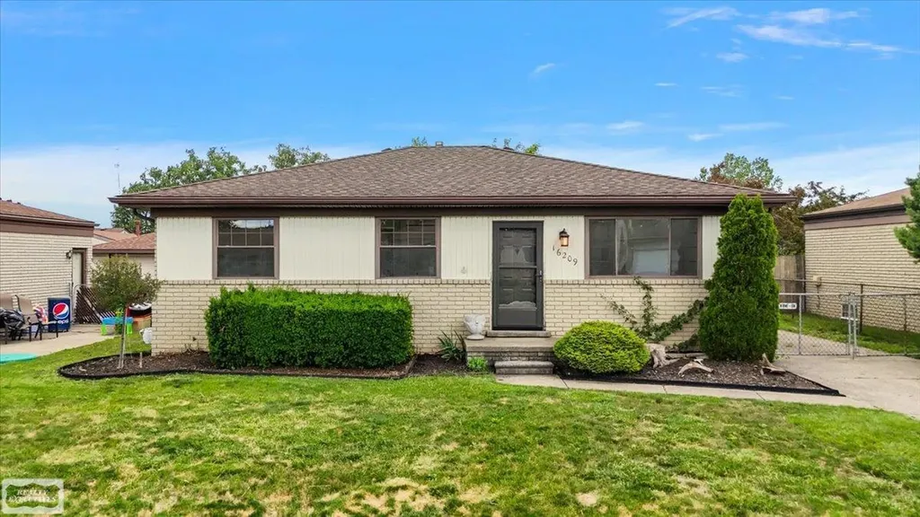 16209 Secretariat Street Roseville City MI 48066