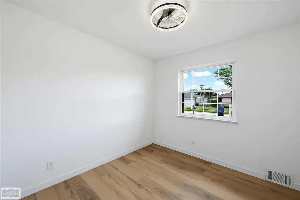 16209 Secretariat Street Roseville City MI 48066