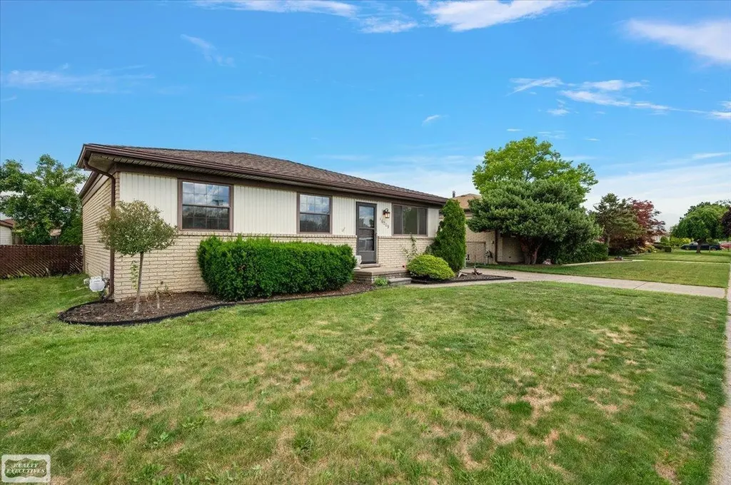 16209 Secretariat Street Roseville City MI 48066