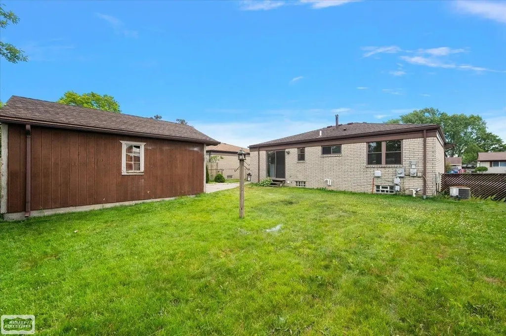 16209 Secretariat Street Roseville City MI 48066