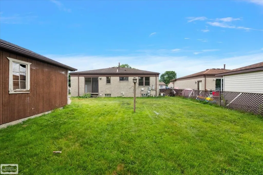 16209 Secretariat Street Roseville City MI 48066
