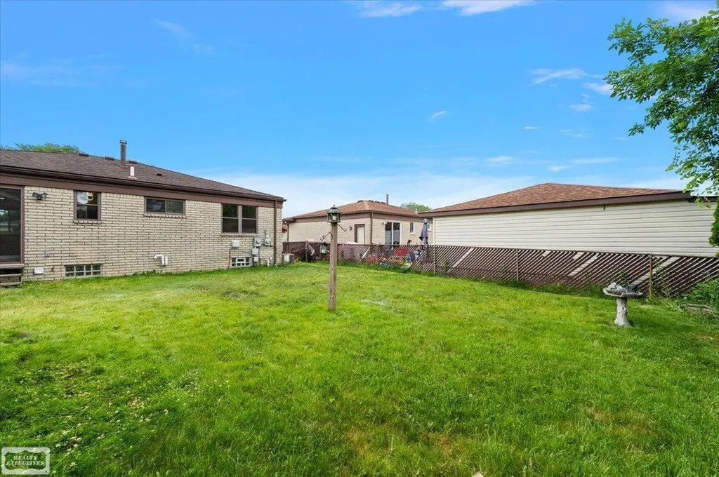 16209 Secretariat Street Roseville City MI 48066