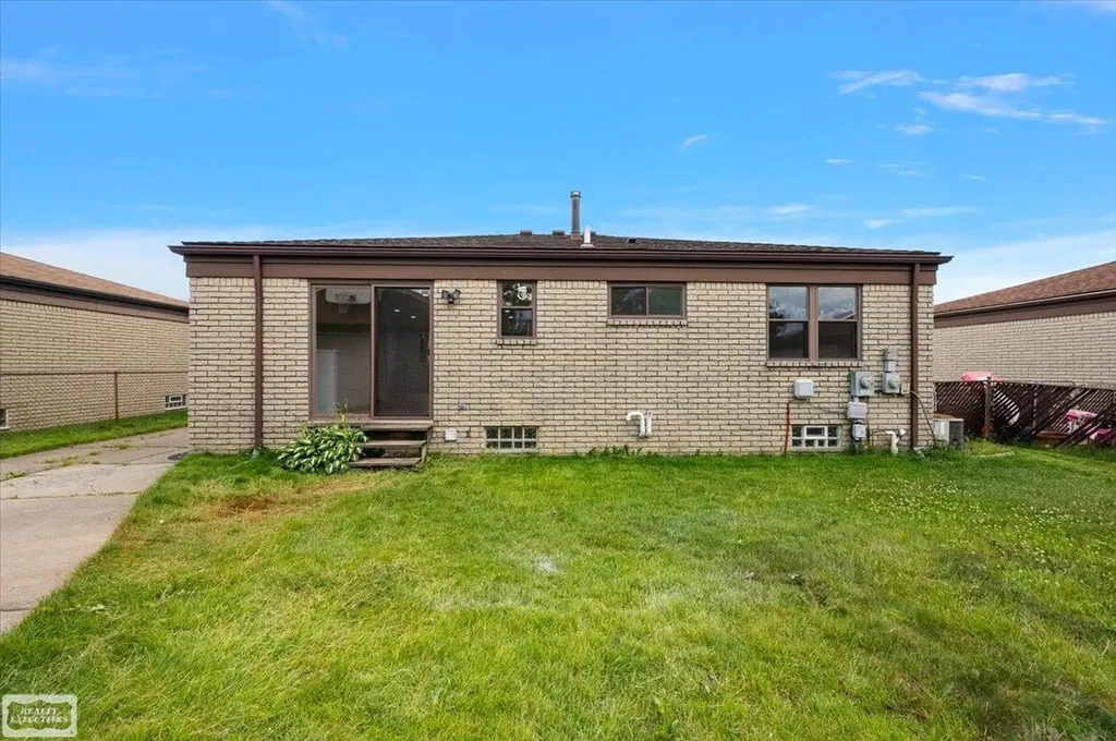 16209 Secretariat Street Roseville City MI 48066