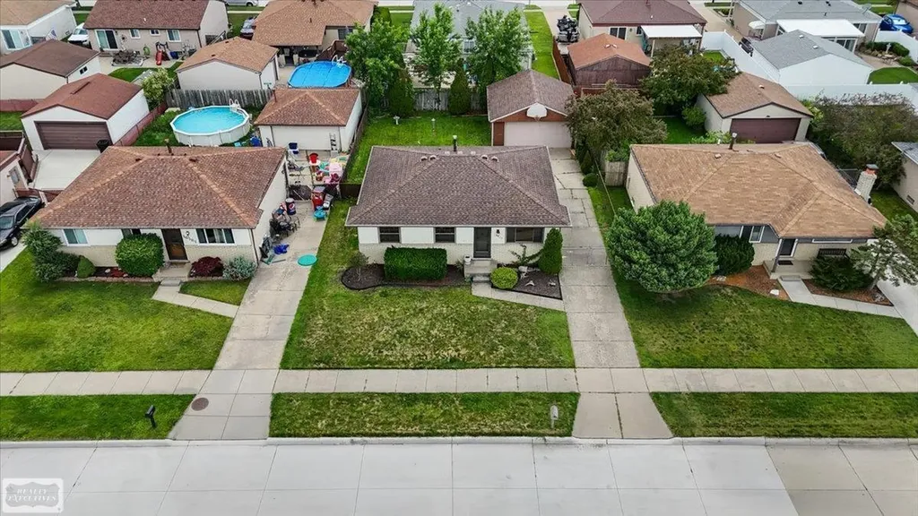 16209 Secretariat Street Roseville City MI 48066