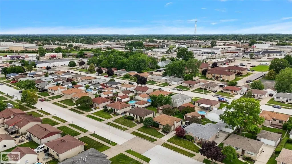 16209 Secretariat Street Roseville City MI 48066