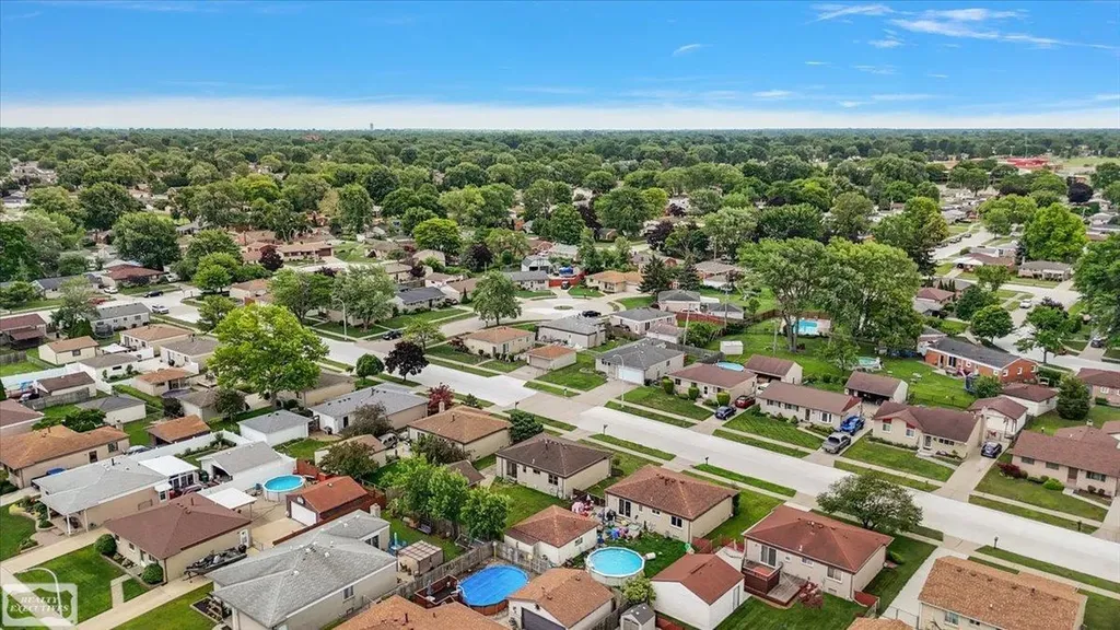 16209 Secretariat Street Roseville City MI 48066