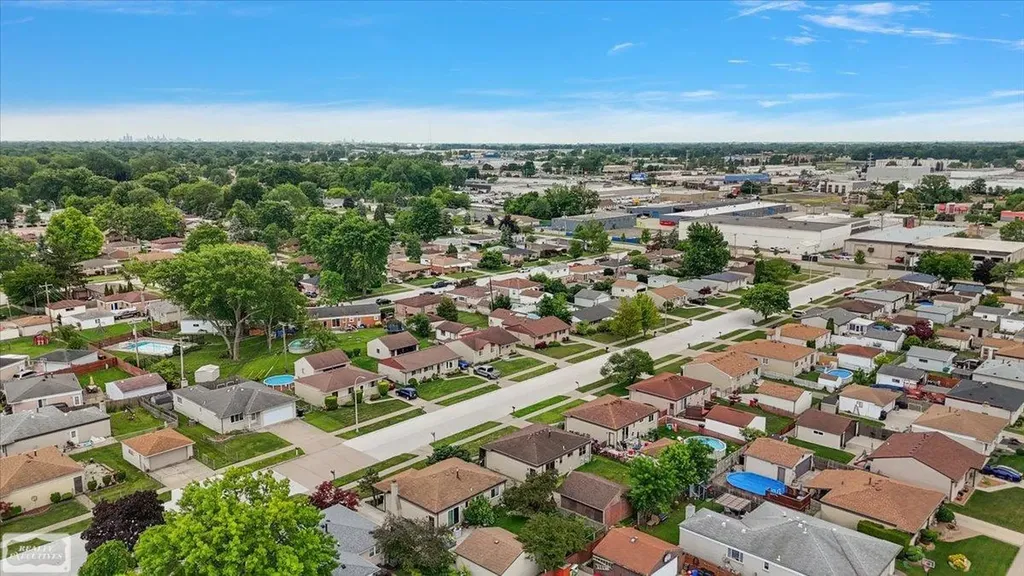 16209 Secretariat Street Roseville City MI 48066