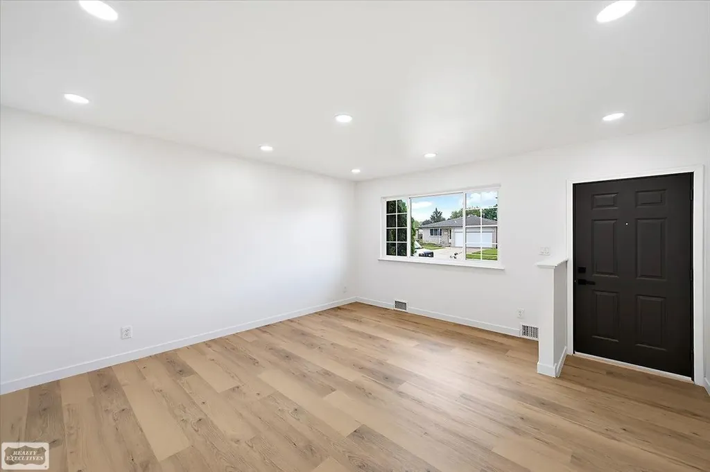 16209 Secretariat Street Roseville City MI 48066