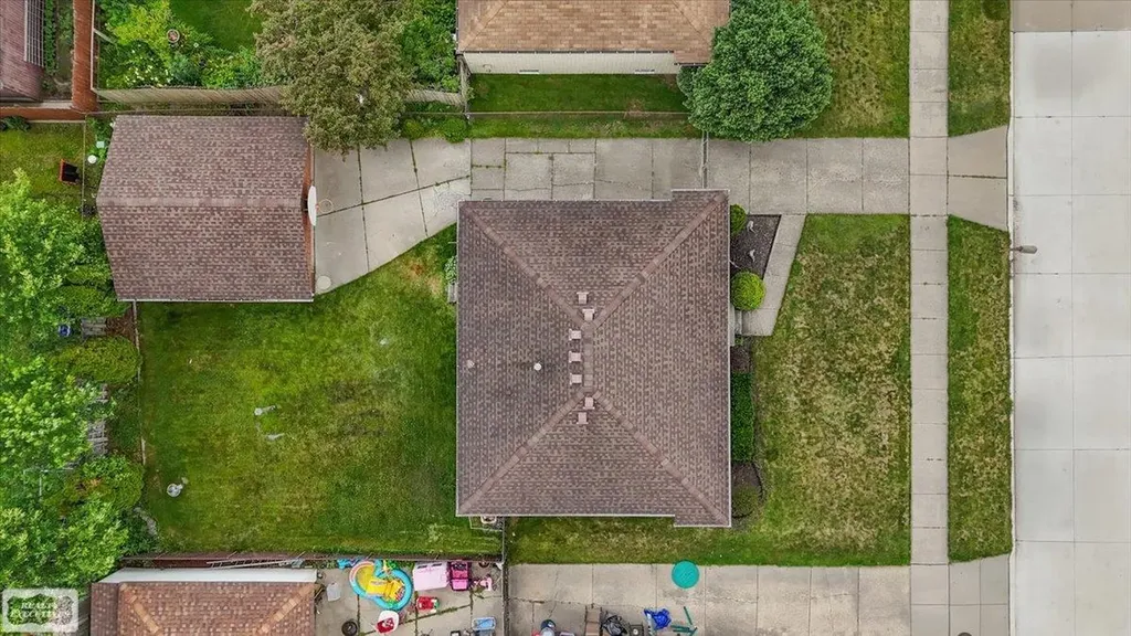 16209 Secretariat Street Roseville City MI 48066