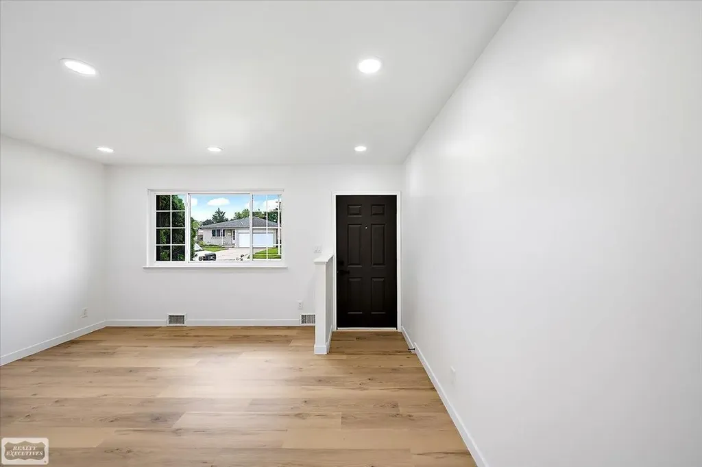 16209 Secretariat Street Roseville City MI 48066
