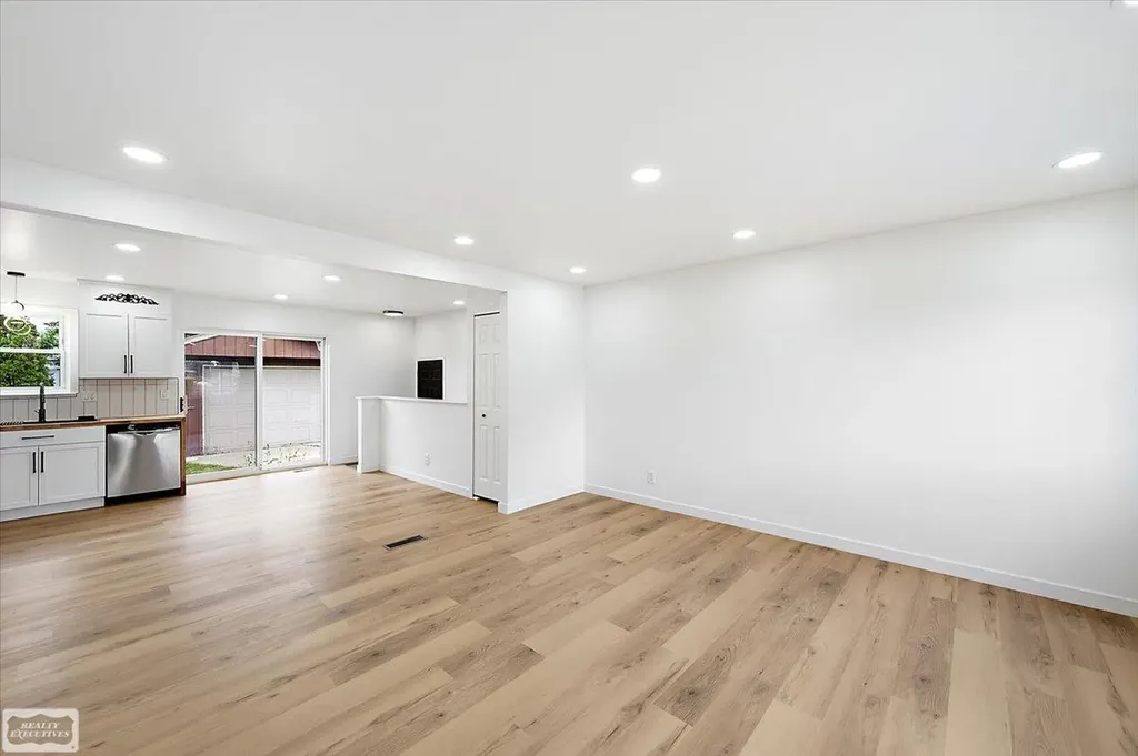 16209 Secretariat Street Roseville City MI 48066