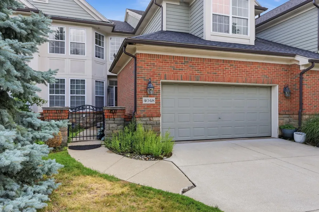 4048 Summerfield Drive Troy City MI 48085