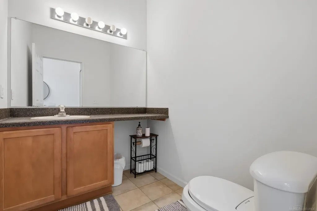 4048 Summerfield Drive Troy City MI 48085