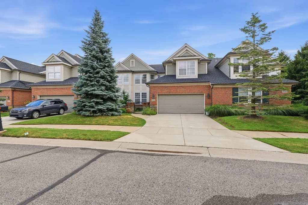 4048 Summerfield Drive Troy City MI 48085