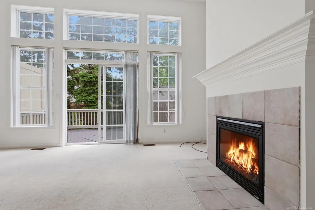 4048 Summerfield Drive Troy City MI 48085