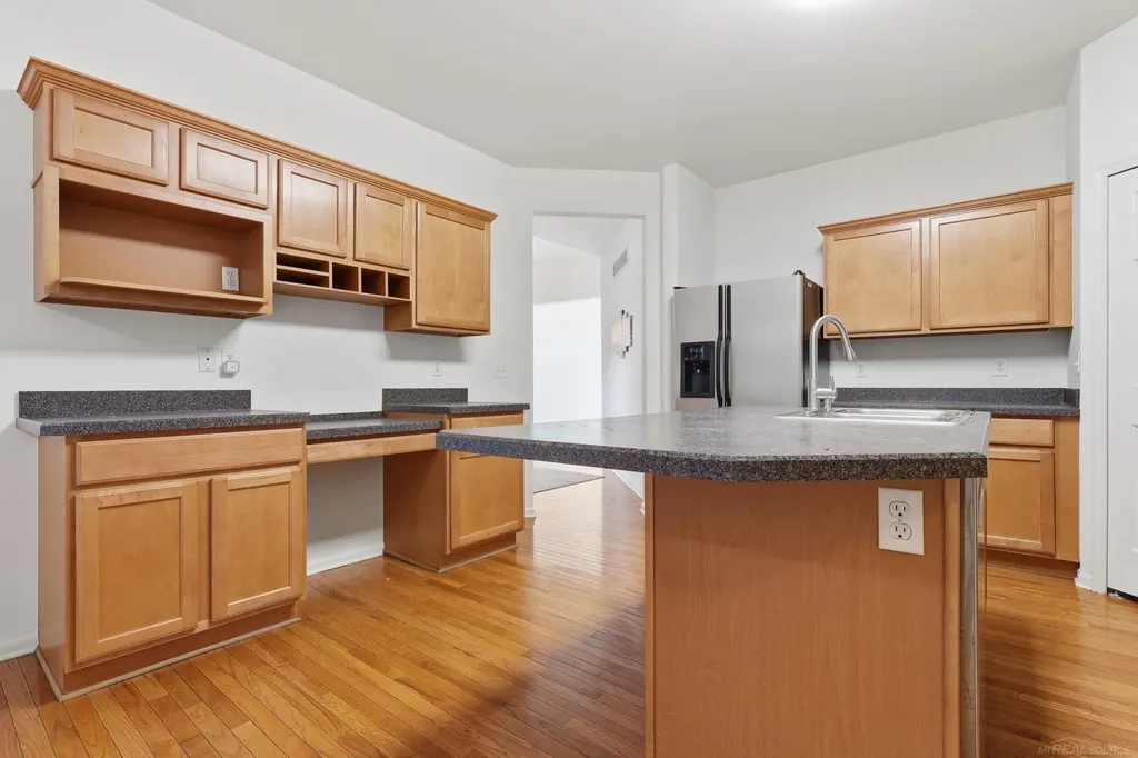 4048 Summerfield Drive Troy City MI 48085