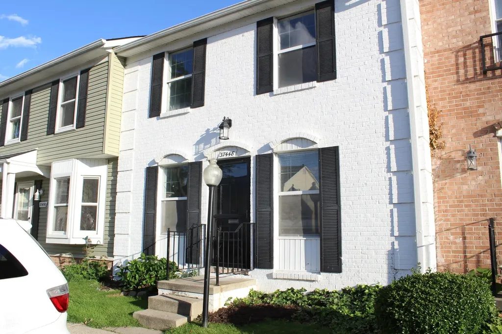 37448 Charter Oaks Court Clinton Charter Township MI 48036