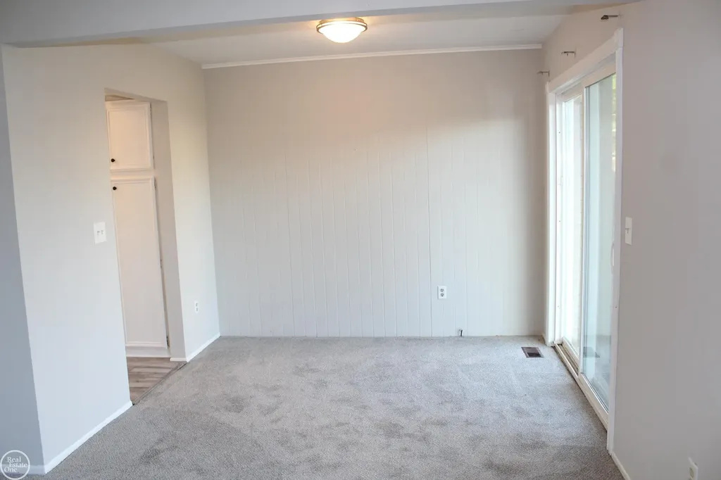 37448 Charter Oaks Court Clinton Charter Township MI 48036