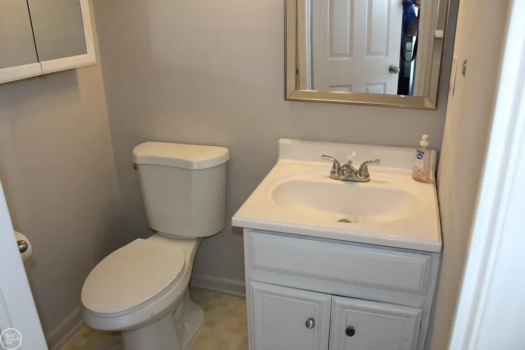 37448 Charter Oaks Court Clinton Charter Township MI 48036