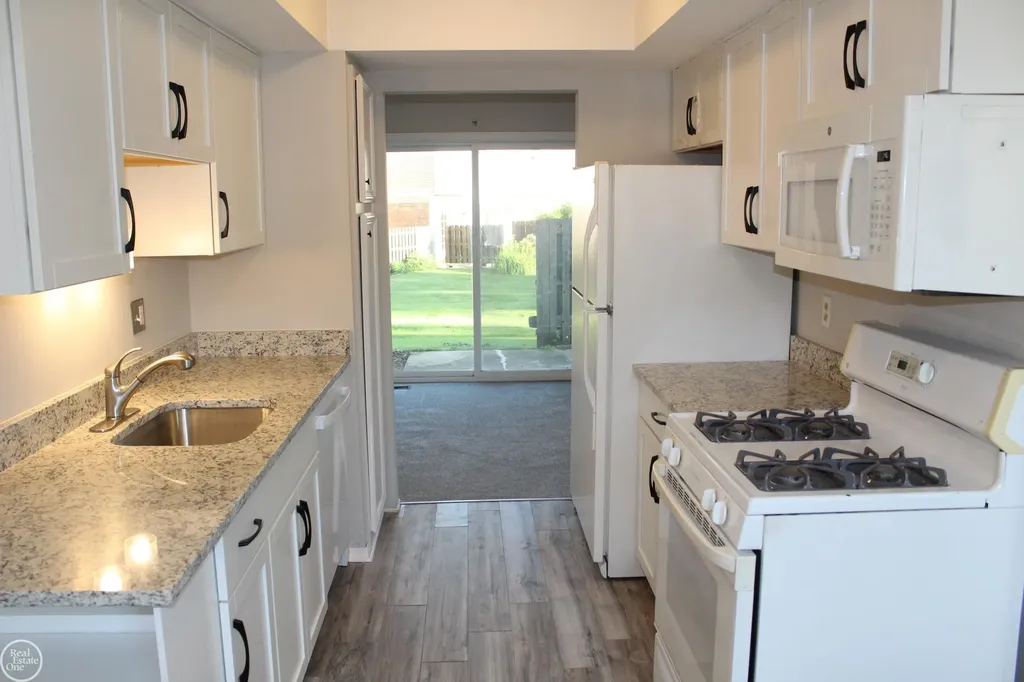 37448 Charter Oaks Court Clinton Charter Township MI 48036